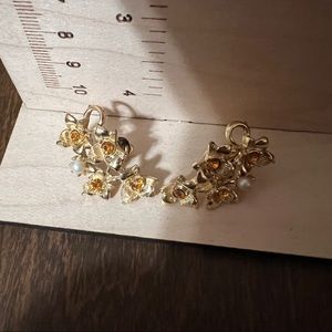 Cora vintage clip on earrings gold tone flower bunch with rhinestone faux Pearl